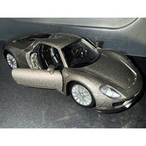 Collectible Porsche 918 spyder JFL Enterprises, Inc. #2555B Diecast Car 5"